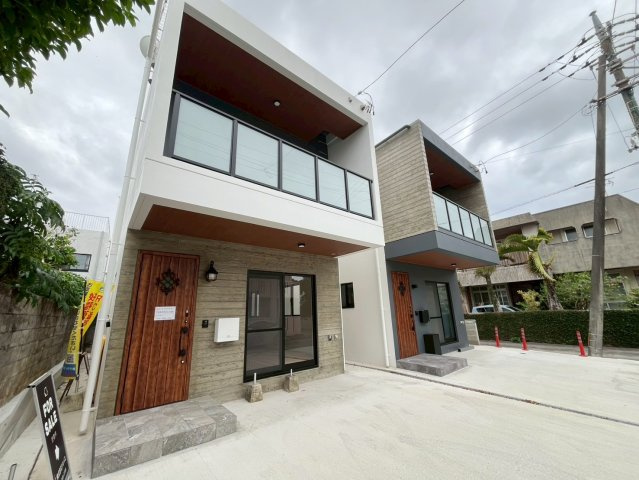 うるま市与那城屋慶名 新築RC住宅（限定1棟）の駐車場|※同施工会社の別物件（参考写真）です