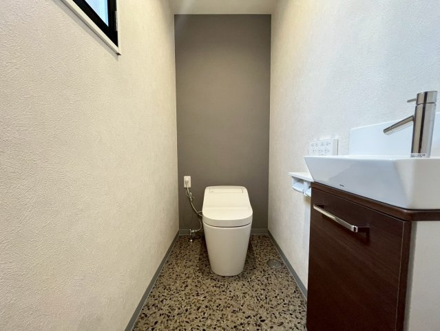 うるま市与那城屋慶名 新築RC住宅（限定1棟）のトイレ|※同施工会社の別物件（参考写真）です