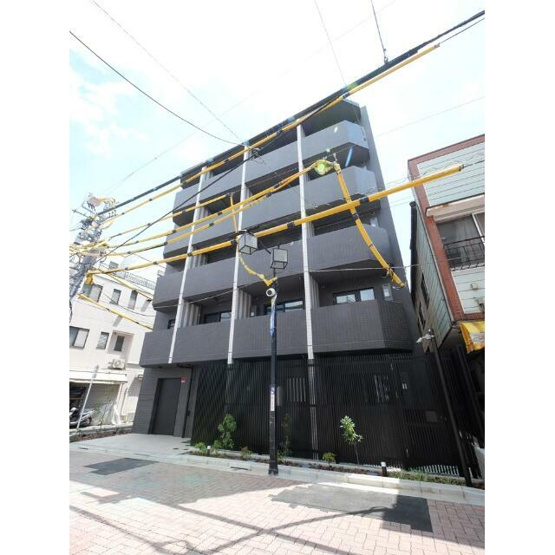 【外観】 | PREMIUM CUBE 中野新橋 DEUX | 鉄筋コンクリート造のがっちりとした建物。