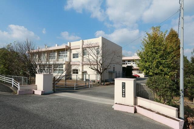 アーキデイズ 飯塚市伊岐須の周辺|二瀬中学校まで29m 