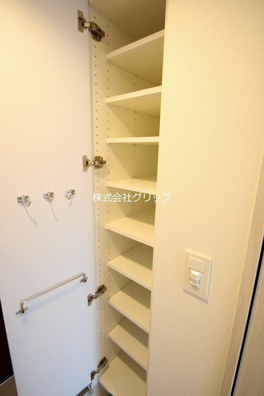横浜市神奈川区西寺尾３丁目の賃貸マンションの収納