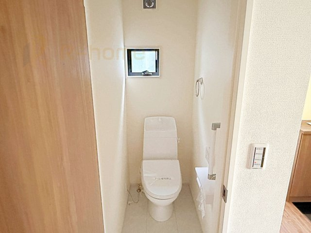 下妻市下妻丙　新築戸建て　3号棟のトイレ|温水洗浄便座付きのトイレ。
トイレが２ヵ所設置で朝の忙しい時間でも安心です。