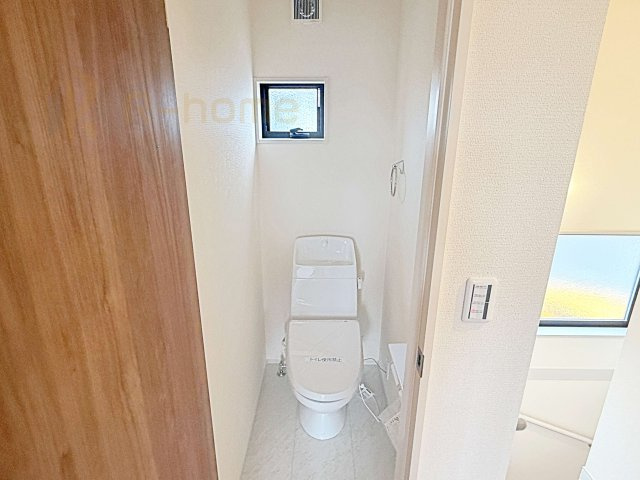 下妻市下妻丙　新築戸建て　3号棟のトイレ|2か所のトイレで忙しい時間帯も安心です！