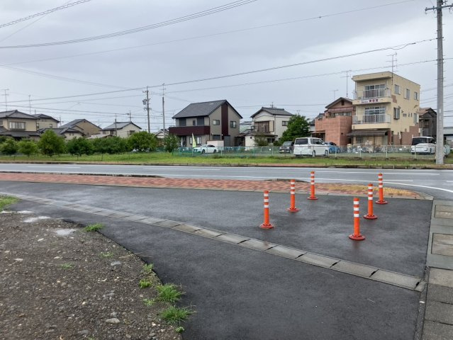 袋井市　上山梨　売り土地の前面道路含む現地写真