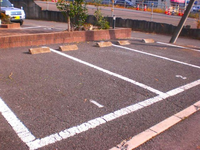 レオパレスふじしろの駐車場