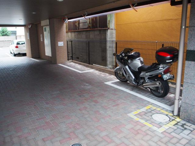 パルタマレ神宮の駐車場