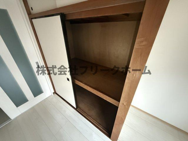 三鷹市上連雀９丁目の賃貸マンションの収納