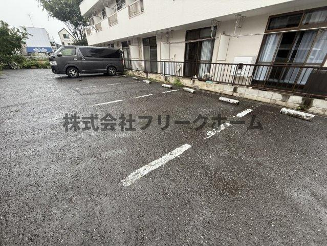 三鷹市上連雀９丁目の賃貸マンションの駐車場