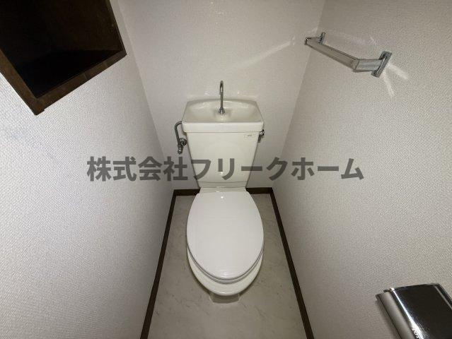 三鷹市上連雀９丁目の賃貸マンションのトイレ