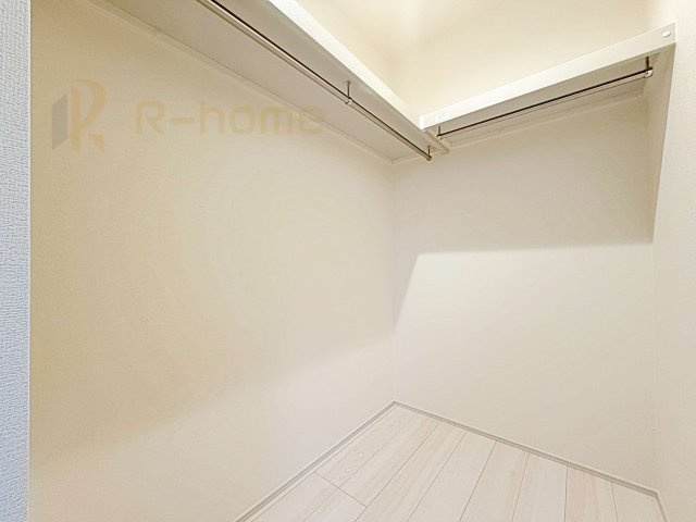 下妻市下妻丙　新築戸建て　4号棟の収納|人気のウォークインクローゼット！アウター類はもちろん、季節ものや寝具も収納できます！