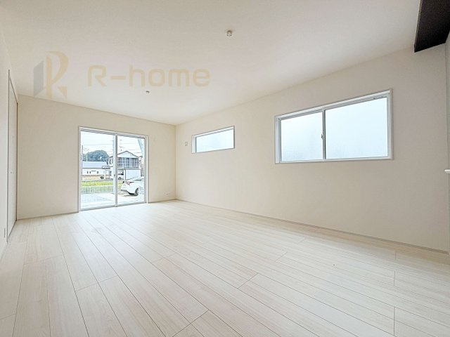下妻市下妻丙　新築戸建て　4号棟|広々としたLDK♪充分な広さがあり、ご家族でインテリアのレイアウトを考えるのも楽しみですね！