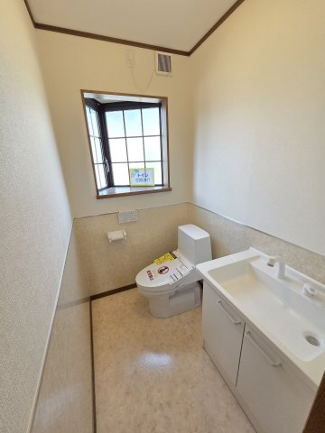 太田市牛沢町　中古住宅のトイレ