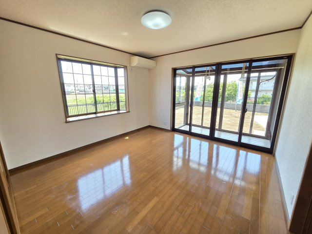 太田市牛沢町　中古住宅の洋室