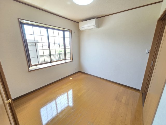 太田市牛沢町　中古住宅の洋室