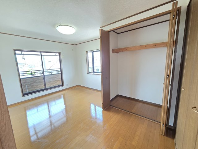 太田市牛沢町　中古住宅の洋室