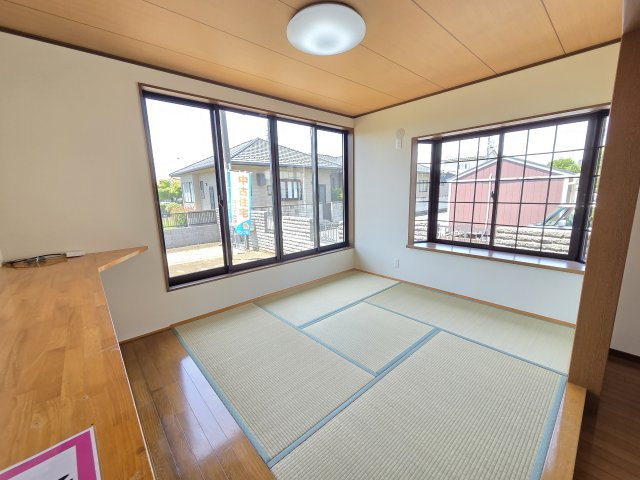 太田市牛沢町　中古住宅の居間・リビング