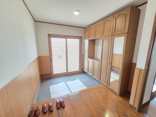 太田市牛沢町　中古住宅の玄関