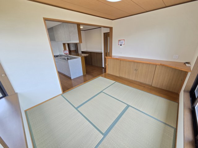 太田市牛沢町　中古住宅の居間・リビング