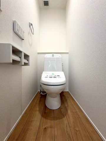 伊豆の国市四日町01期　新築分譲住宅　全2棟　2号棟のトイレ|各階にトイレがあるため、朝の支度もスムーズにすすみます。