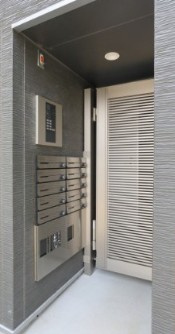 カインドネス新座Ｎｏｒｔｈのエントランス|※同施工参考写真