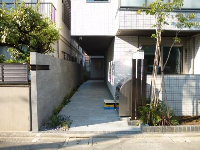 ブラン目黒本町のエントランス