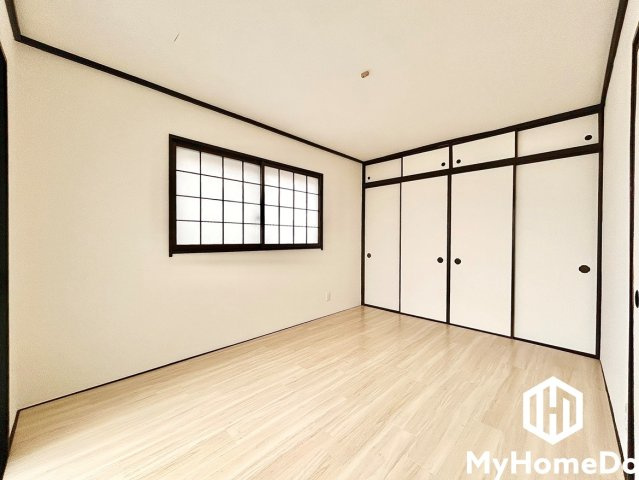 永森マンションの洋室|バルコニーからの爽やかな風が洋室に心地よさをプラス。