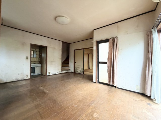 鉾田市二重作中古戸建、土地付きの居間・リビング