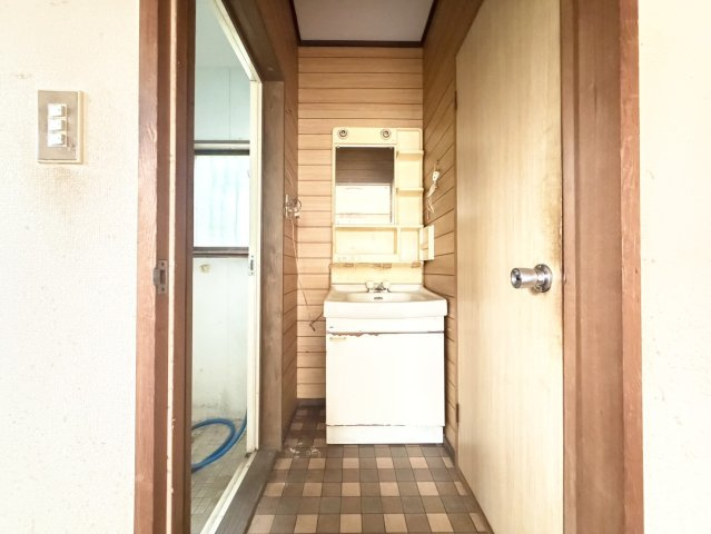 鉾田市二重作中古戸建、土地付きの独立洗面台