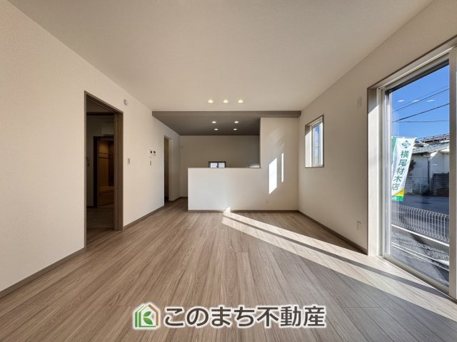 クライン宇都宮市平松本町第1期の居間・リビング|人気の対面式キッチン☆料理をしながらご家族とコミュニケーションが取れます♪
