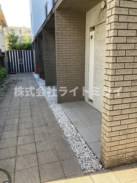 バーン　神楽坂のエントランス| 