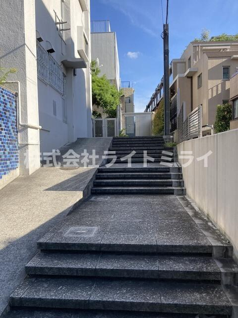 バーン　神楽坂の駐車場| 