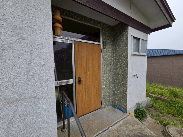 鶴ヶ岱1丁目　中古住宅の玄関