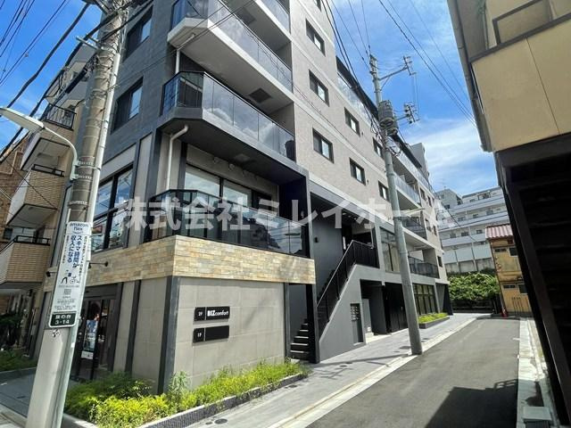 プラネソシエプラス旗の台の外観