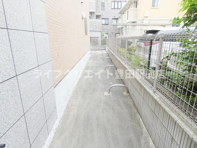 ロイヤル・レジデンス参番館の駐車場