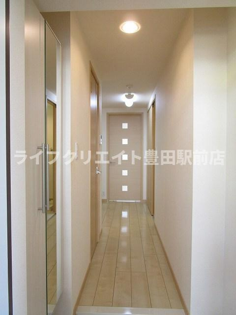 ロイヤル・レジデンス参番館の玄関