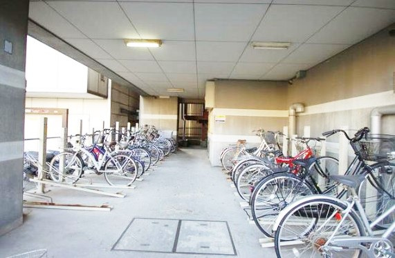 千葉市中央区祐光２丁目の賃貸マンションのロビー