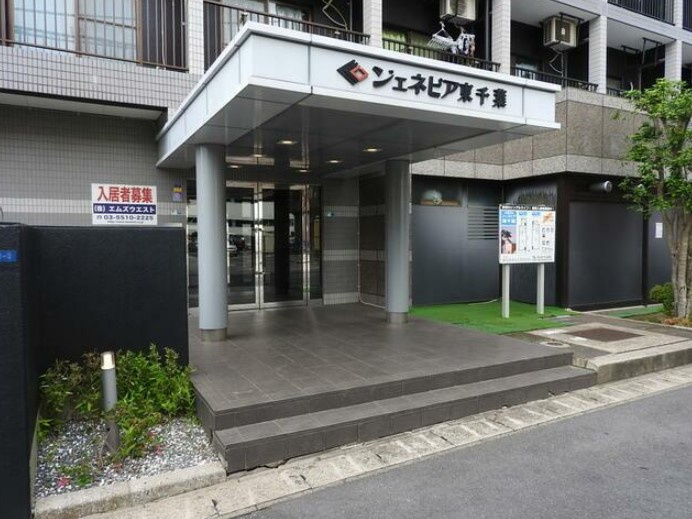 千葉市中央区祐光２丁目の賃貸マンションのエントランス