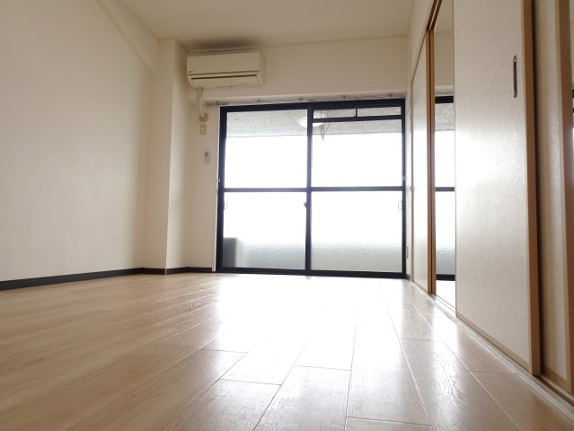 アーバンコア禾森の洋室