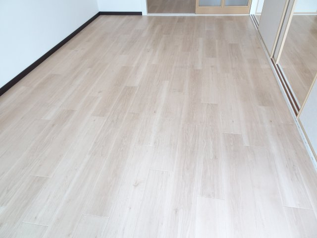 アーバンコア禾森の洋室