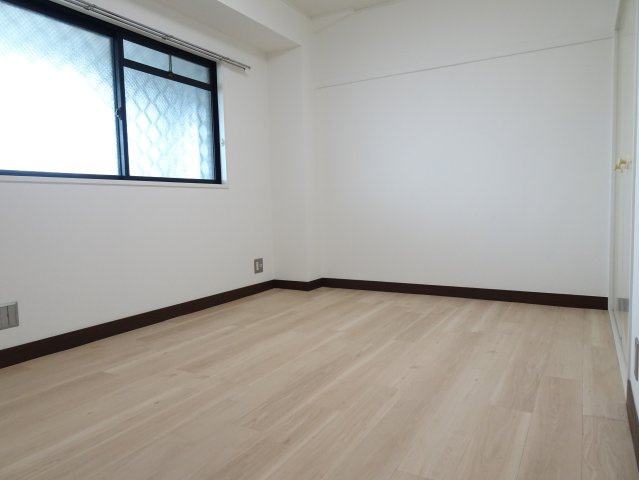アーバンコア禾森の洋室
