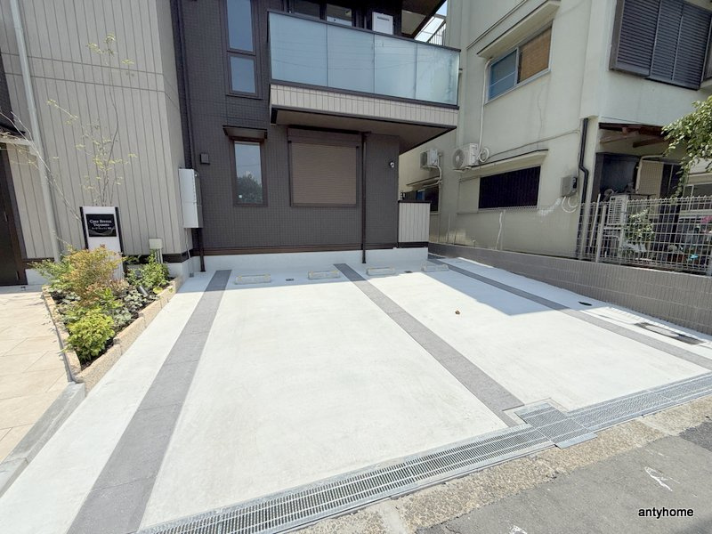 カーサブレッツァ豊里　の駐車場