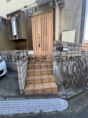 【その他共用部分】 | 太秦中町戸建 | 玄関前はこのようになっています