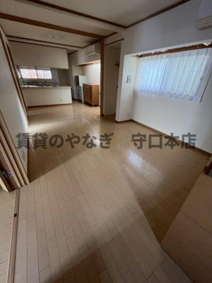 【居間・リビング】 | 太秦中町戸建 | 大きなリビングです