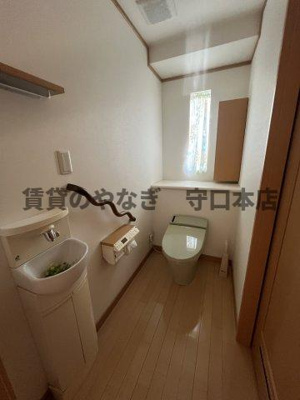 【トイレ】 | 太秦中町戸建 | ゆったりとした空間のトイレです