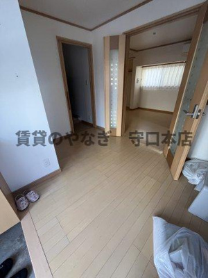 【玄関】 | 太秦中町戸建 | 明るい大きな玄関です