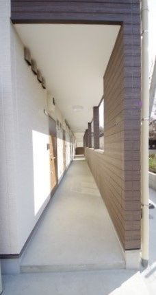 坂戸市関間４丁目のアパートのエントランス