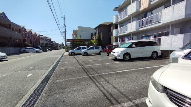 エントピアヒルの駐車場