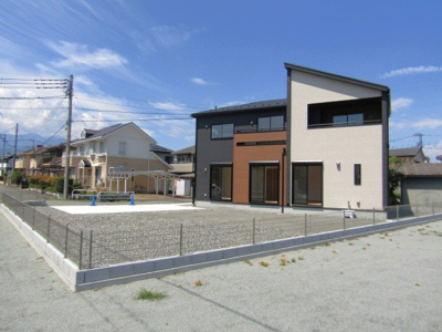 【庭】 | ブルーミングガーデン中央市西花輪　1号棟 | お庭の付いた物件です