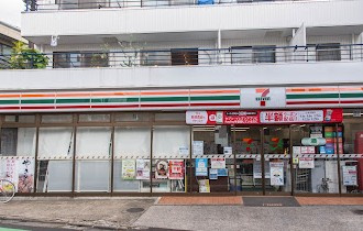 Ｈ．Ｍの周辺
