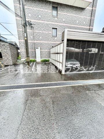 ヌーヴェルバーグの駐車場